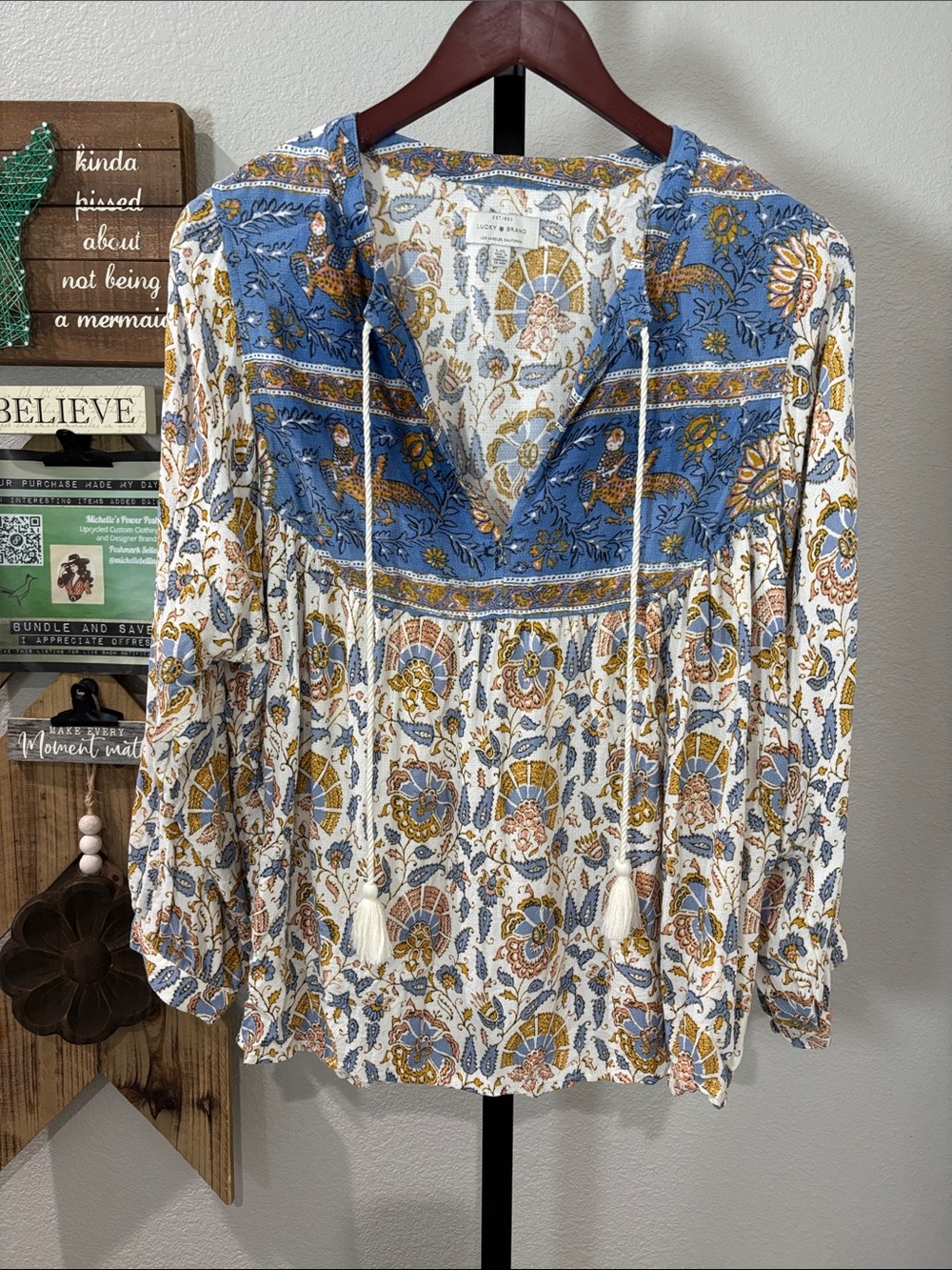 Lucky Brand Blue and Cream Floral Peasant blouse 22pp 24L